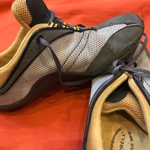 Merrell Sneaker- lite weight and fashionable